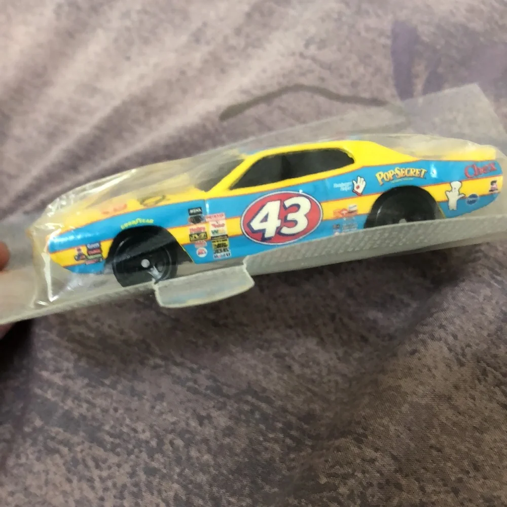 Hot Wheels 1974 Dodge Charger - Cheerios Richard Petty #43 Car - Sealed/New